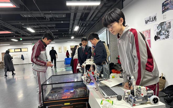来理想学校”新思路北京中学举办学术研讨会AG真人澳门百家家乐邀顶尖学者打开“未(图3) 来理想学校”新思路北京中学举办学术研讨会AG真人澳门百家家乐邀顶尖学者打开“未(图3)